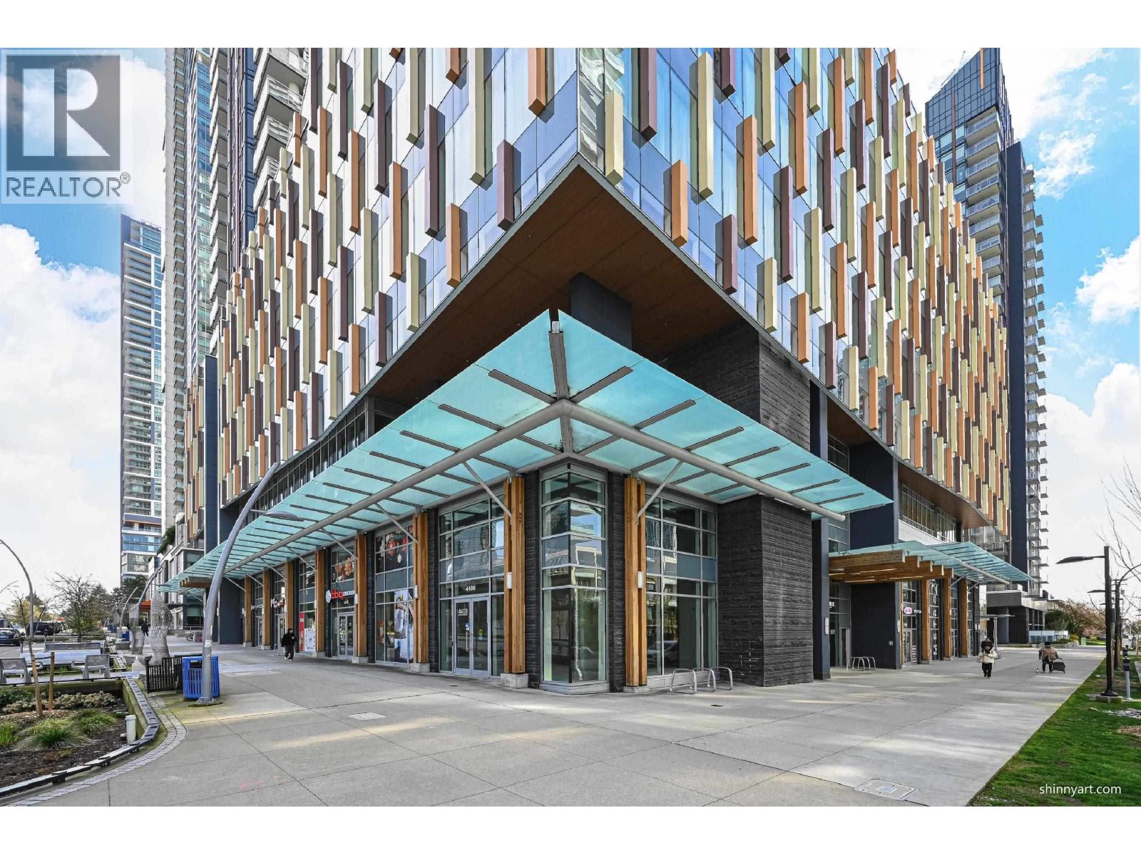 405 6378 SILVER AVENUE, Burnaby, British Columbia