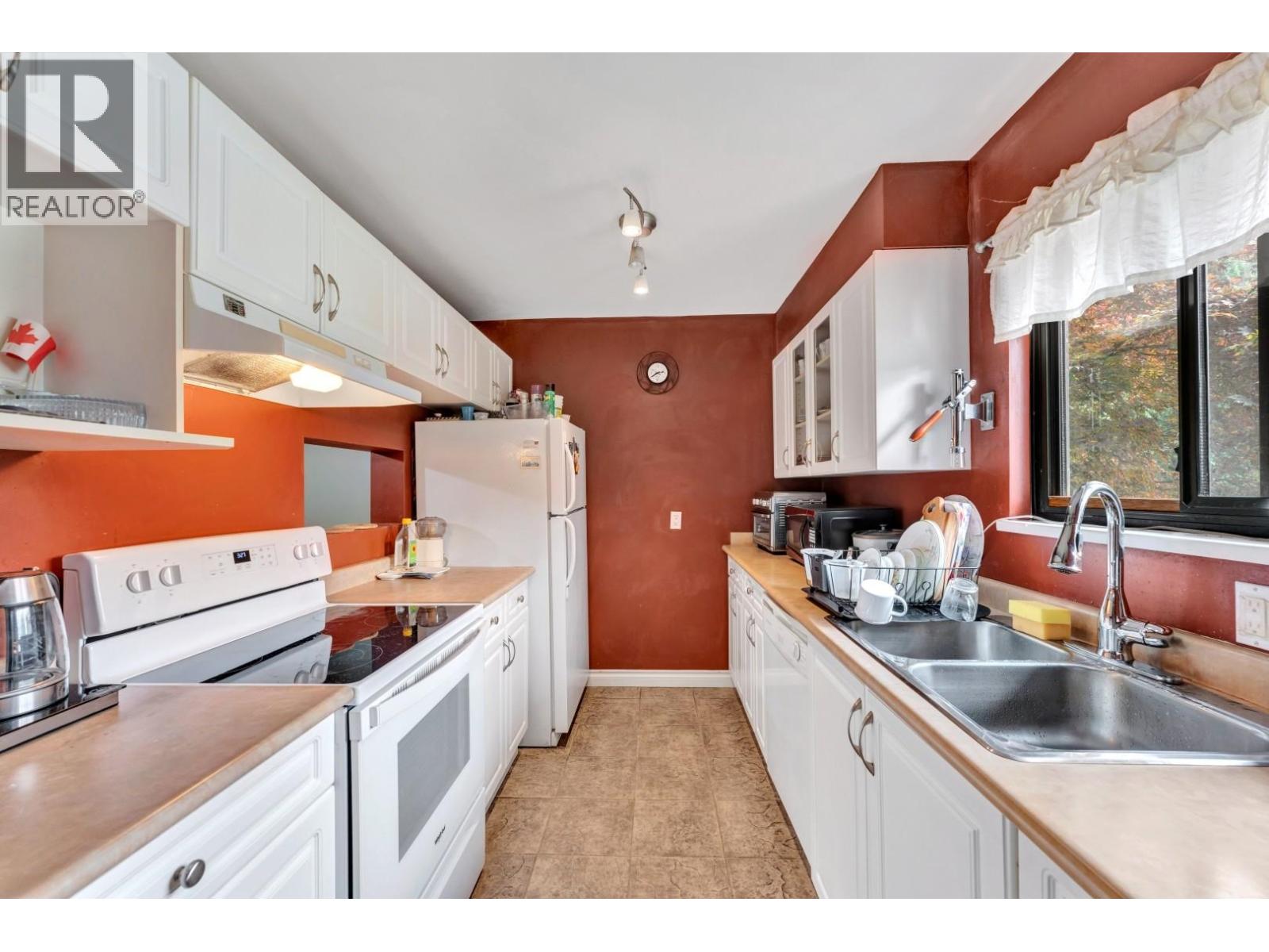 957 Blackstock Road, Port Moody, British Columbia  V3H 3S3 - Photo 5 - R3153602