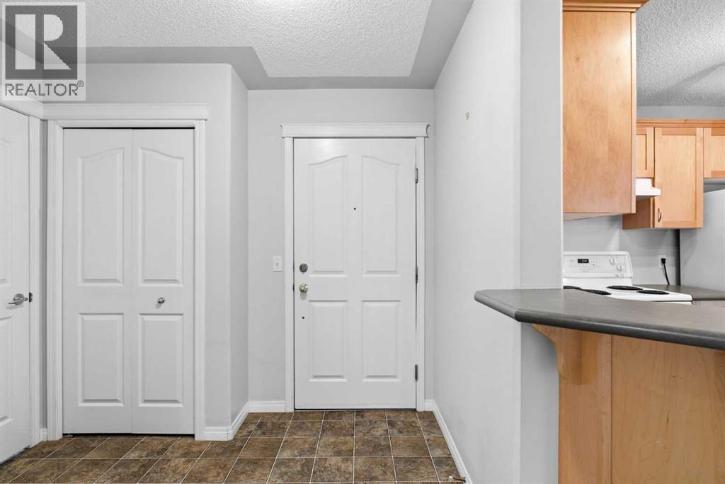 205, 345 Rocky Vista Park NW, Calgary, Alberta  T3G 5K6 - Photo 10 - A2318823