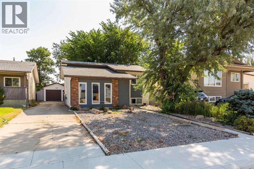 196 Mt Crandell Crescent W, Lethbridge, Alberta  T1K 6M2 - Photo 1 - A2334538