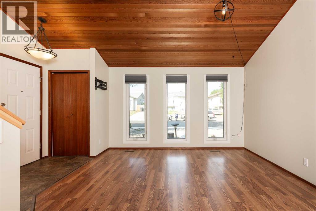 196 Mt Crandell Crescent W, Lethbridge, Alberta  T1K 6M2 - Photo 4 - A2334538