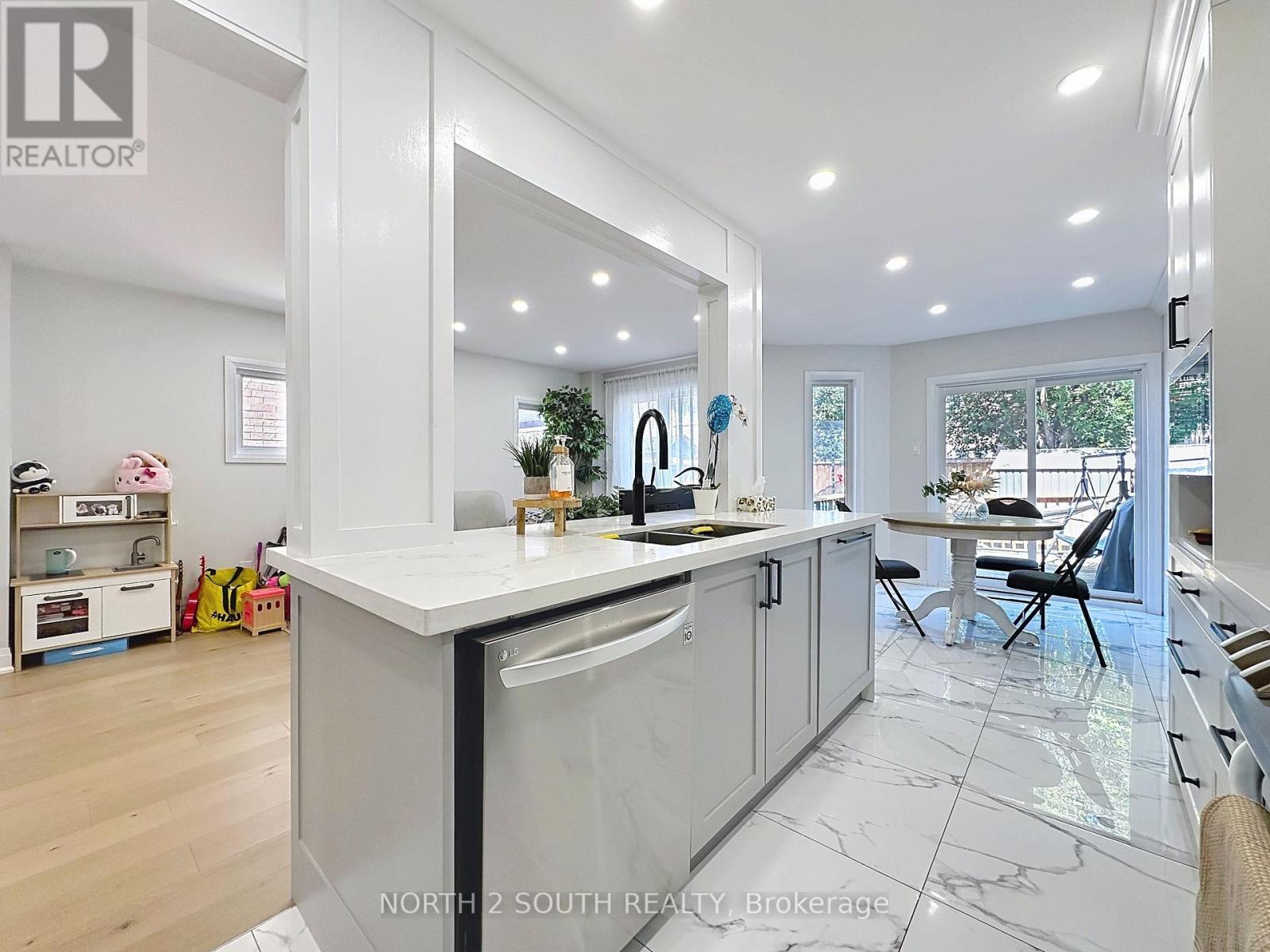 Upper - 93 Komura Road, Vaughan, Ontario  L6A 3M1 - Photo 23 - N13653380