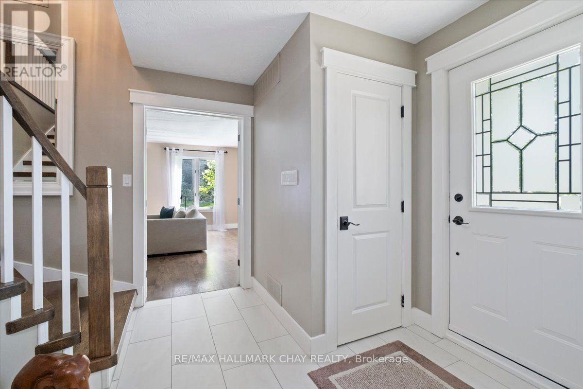 11 Park Trail, Springwater, Ontario  L9X 0L3 - Photo 5 - S13653374