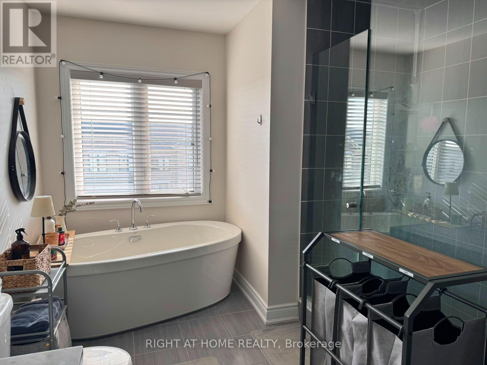 31 Edward Horton Crescent, Toronto, Ontario  M8Z 0E7 - Photo 20 - W13653372