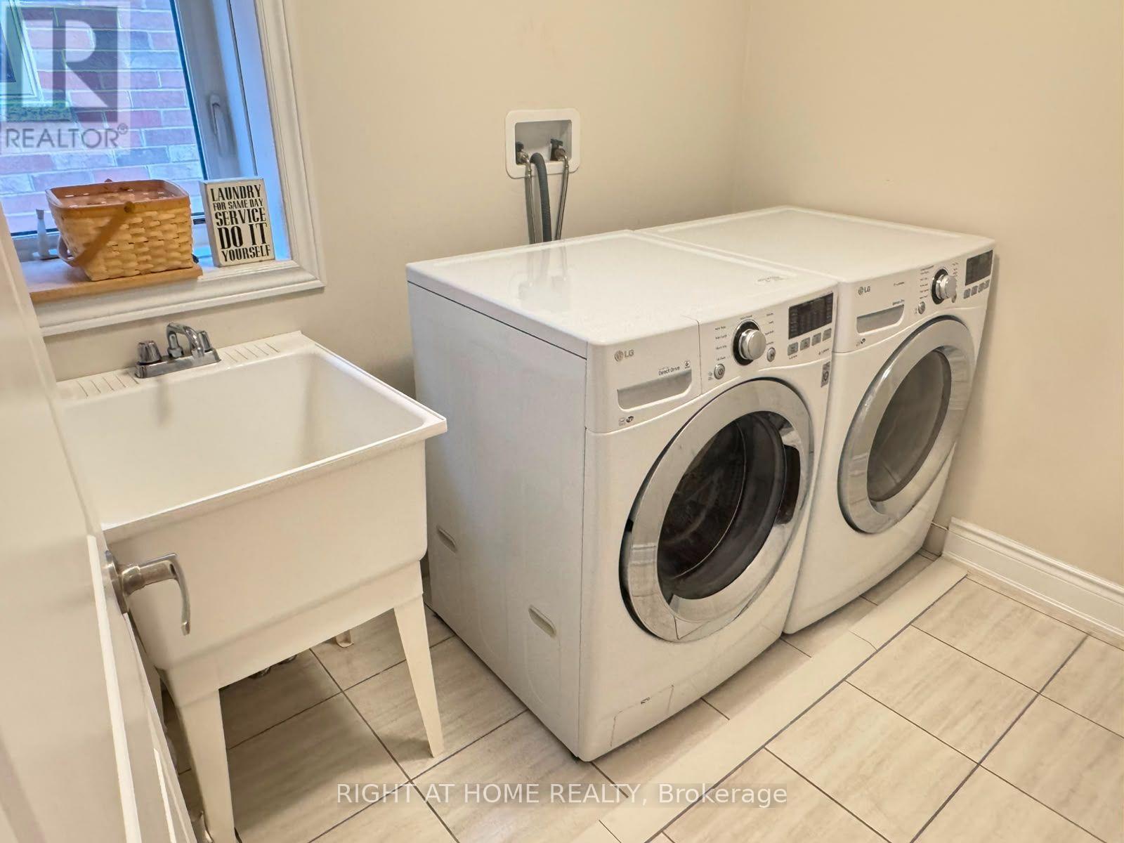 31 Edward Horton Crescent, Toronto, Ontario  M8Z 0E7 - Photo 23 - W13653372