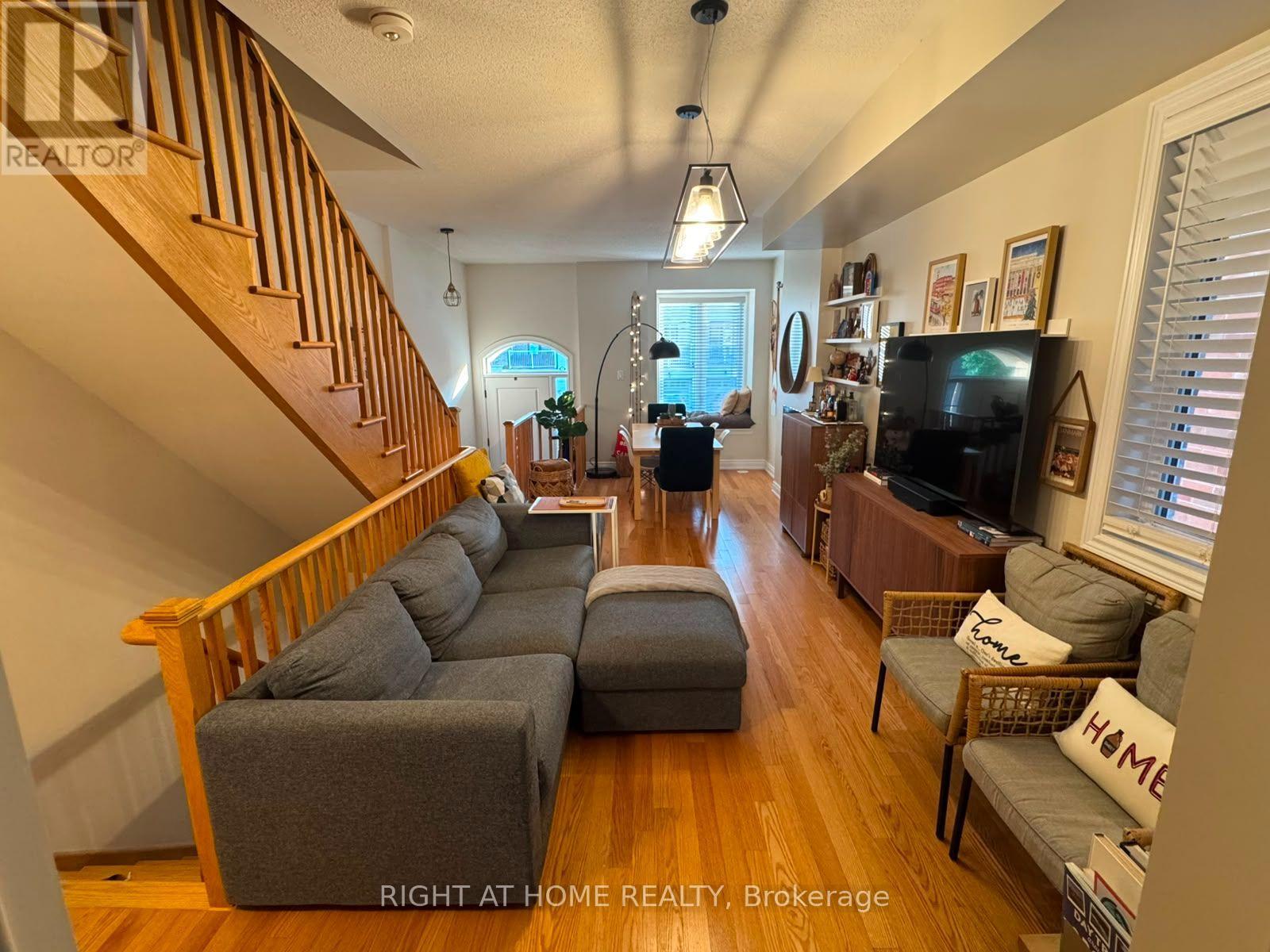 31 Edward Horton Crescent, Toronto, Ontario  M8Z 0E7 - Photo 5 - W13653372