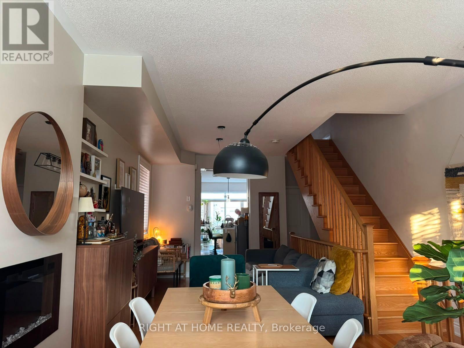 31 Edward Horton Crescent, Toronto, Ontario  M8Z 0E7 - Photo 8 - W13653372