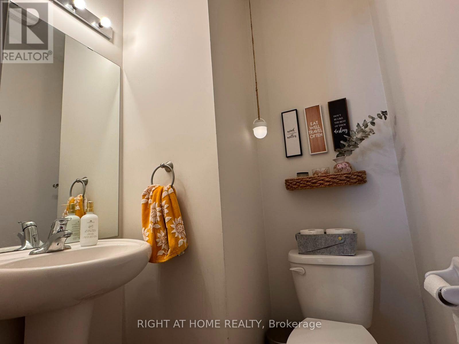 31 Edward Horton Crescent, Toronto, Ontario  M8Z 0E7 - Photo 9 - W13653372