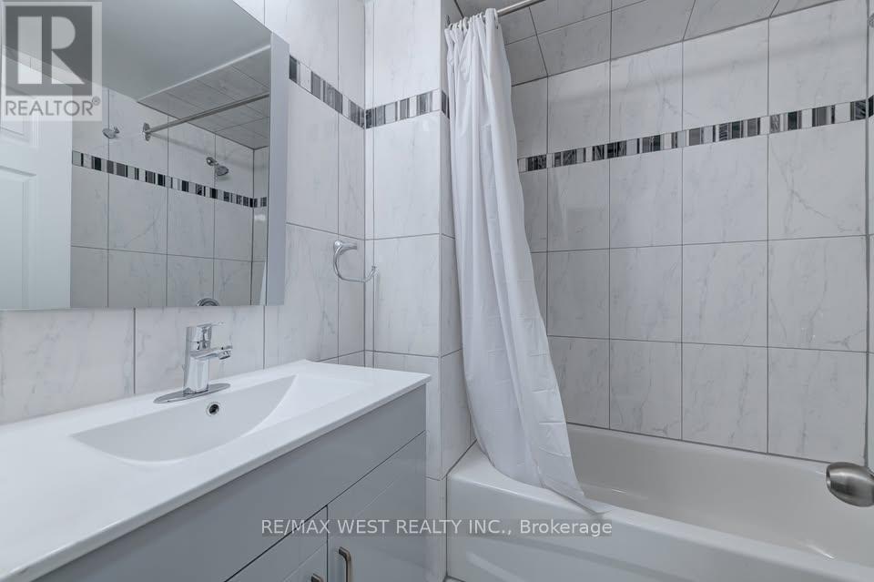 Main Lvl - 16 Hasbrooke Drive, Toronto, Ontario  M9L 1A1 - Photo 16 - W13653394
