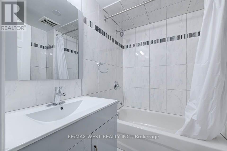 Main Lvl - 16 Hasbrooke Drive, Toronto, Ontario  M9L 1A1 - Photo 17 - W13653394