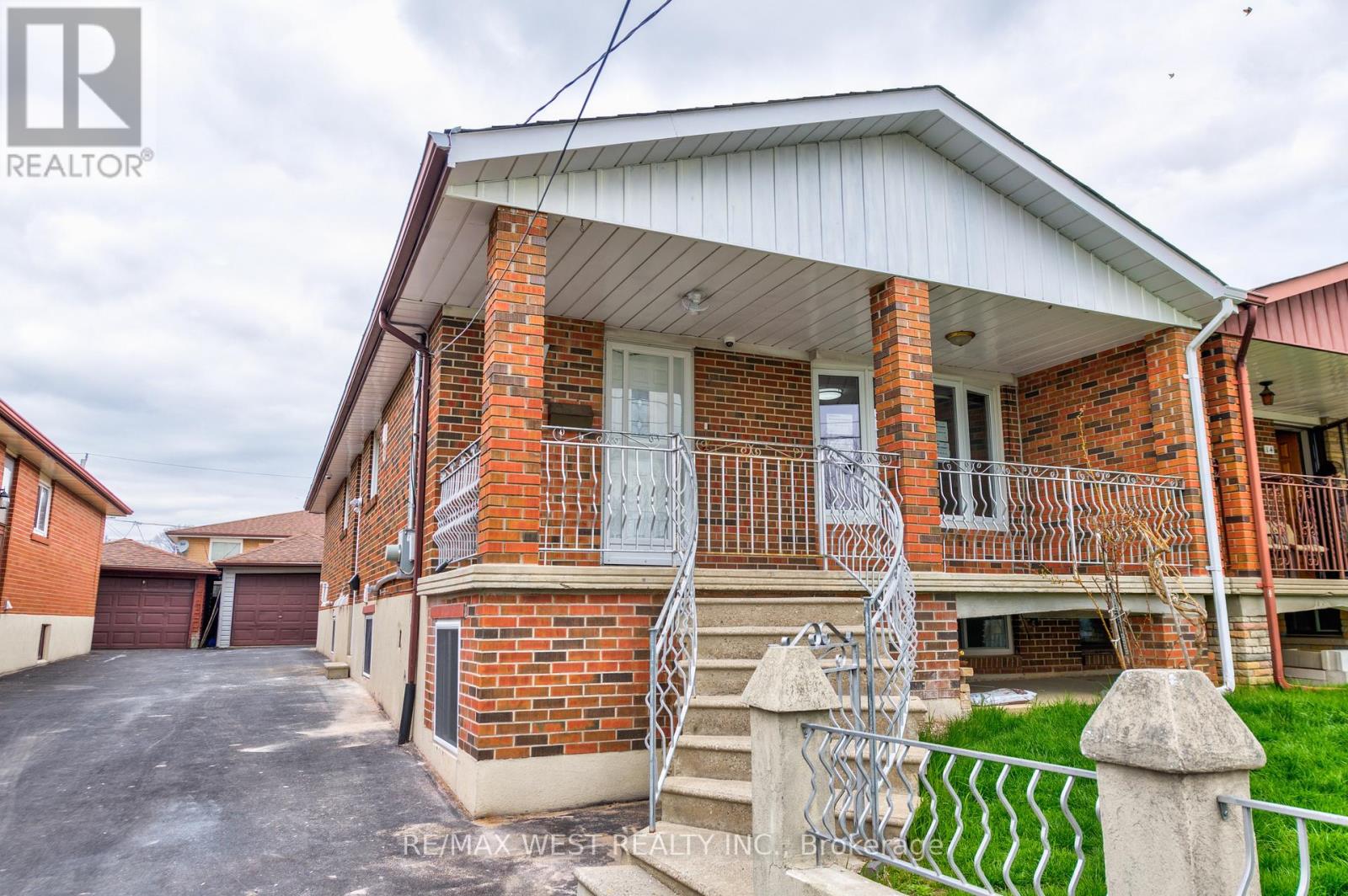 Main Lvl - 16 Hasbrooke Drive, Toronto, Ontario  M9L 1A1 - Photo 2 - W13653394