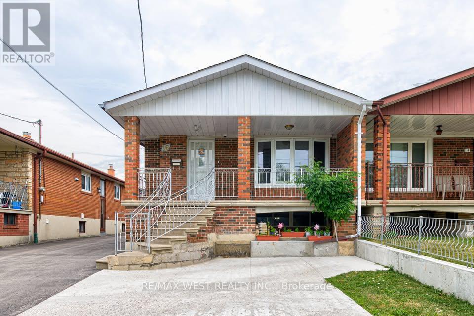 Main Lvl - 16 Hasbrooke Drive, Toronto, Ontario  M9L 1A1 - Photo 3 - W13653394