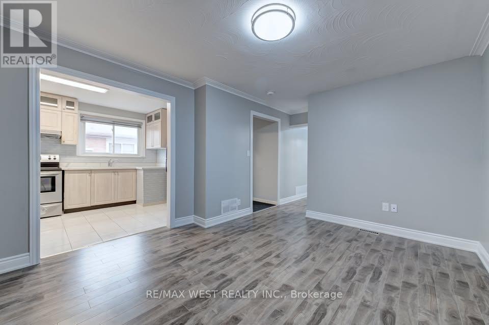 Main Lvl - 16 Hasbrooke Drive, Toronto, Ontario  M9L 1A1 - Photo 4 - W13653394