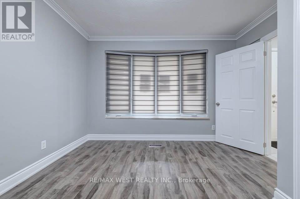 Main Lvl - 16 Hasbrooke Drive, Toronto, Ontario  M9L 1A1 - Photo 9 - W13653394