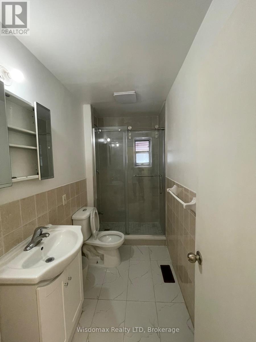 Mainfloor - 139 Lippincott Street, Toronto, Ontario  M5S 2P3 - Photo 9 - C13653278