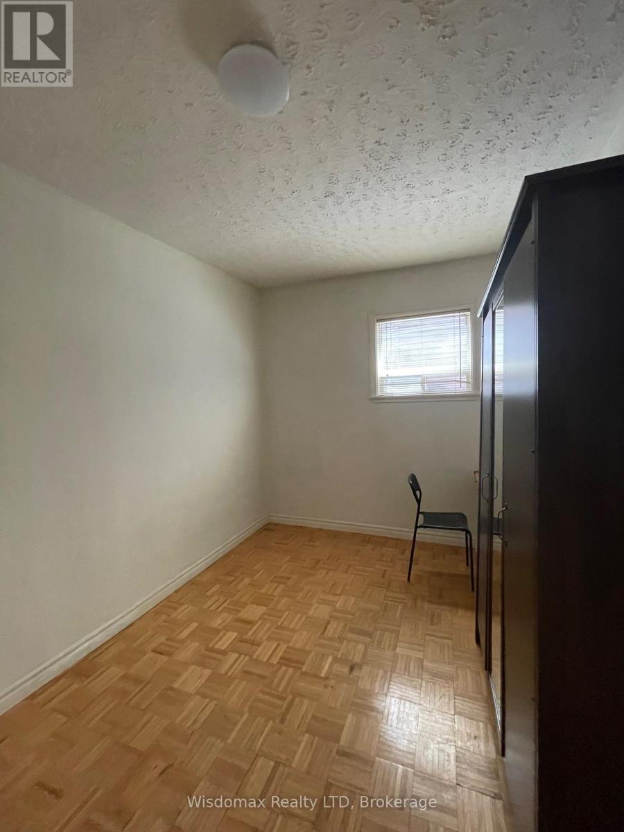 Mainfloor - 139 Lippincott Street, Toronto, Ontario  M5S 2P3 - Photo 10 - C13653278