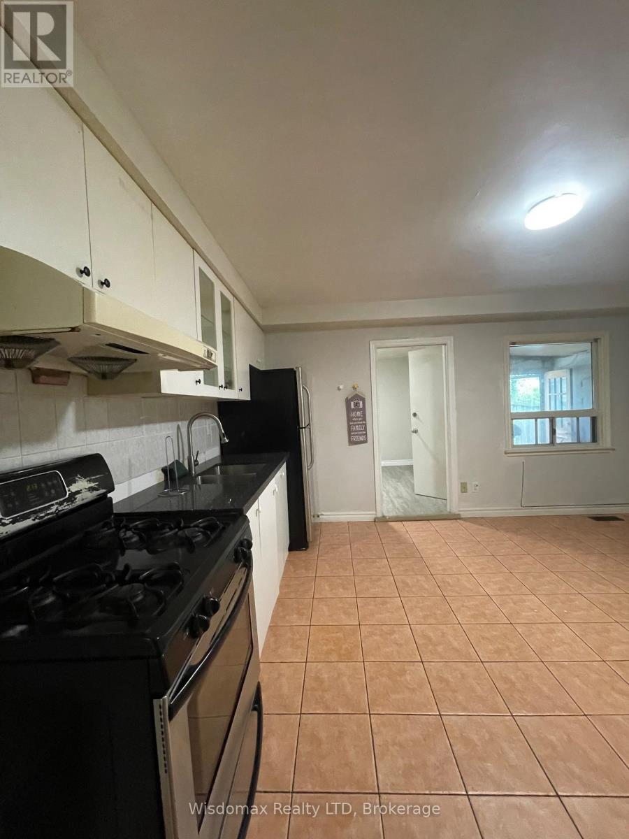 Mainfloor - 139 Lippincott Street, Toronto, Ontario  M5S 2P3 - Photo 11 - C13653278