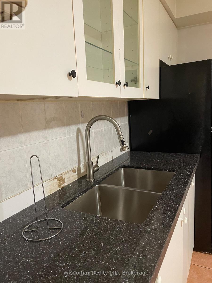 Mainfloor - 139 Lippincott Street, Toronto, Ontario  M5S 2P3 - Photo 15 - C13653278