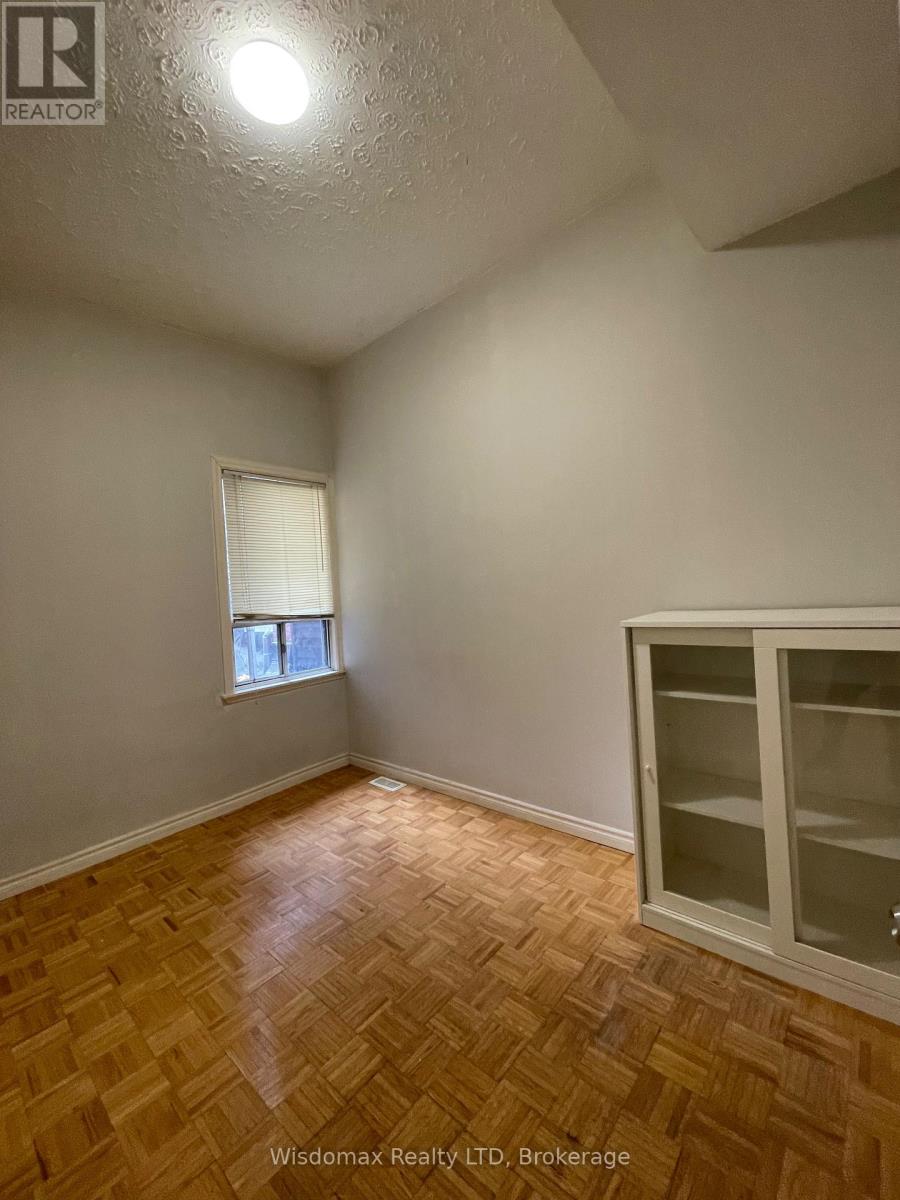 Mainfloor - 139 Lippincott Street, Toronto, Ontario  M5S 2P3 - Photo 6 - C13653278