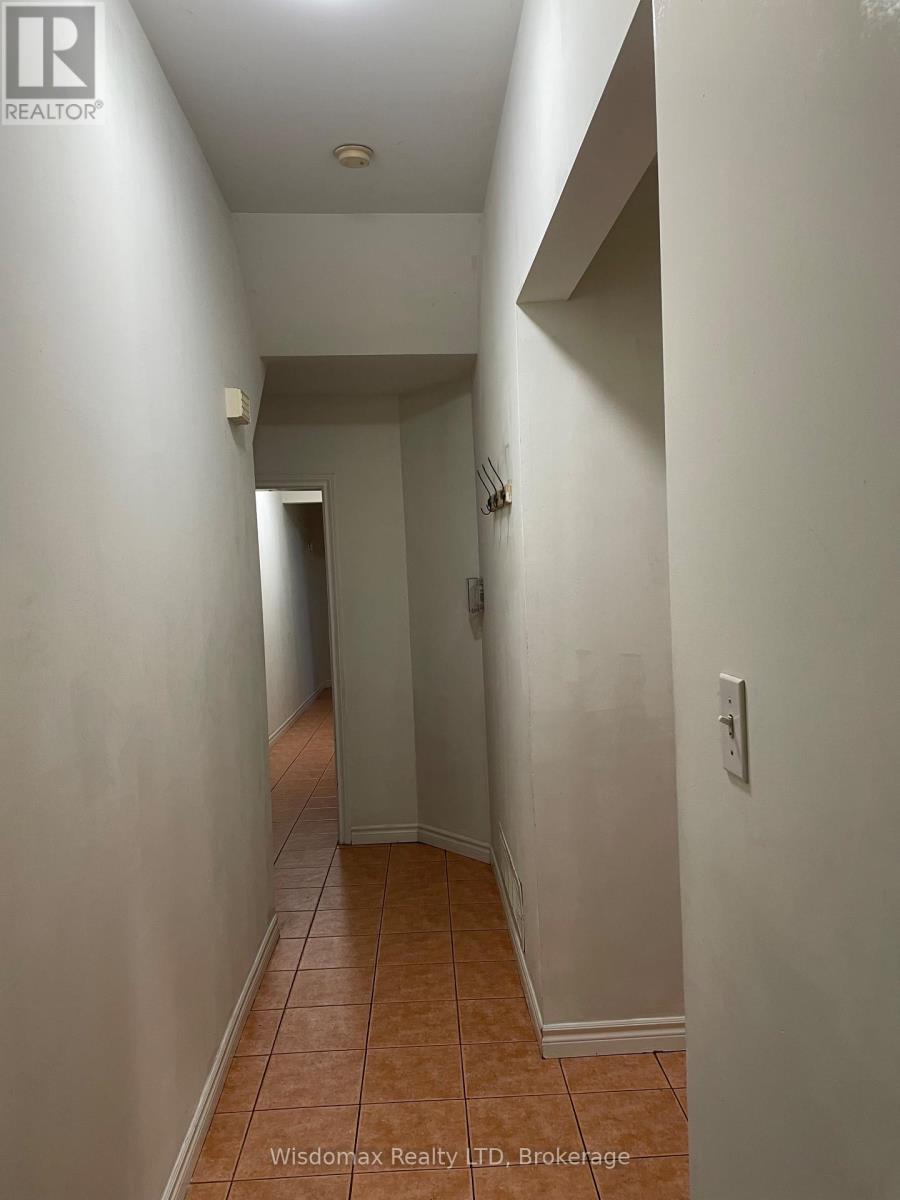 Mainfloor - 139 Lippincott Street, Toronto, Ontario  M5S 2P3 - Photo 4 - C13653278