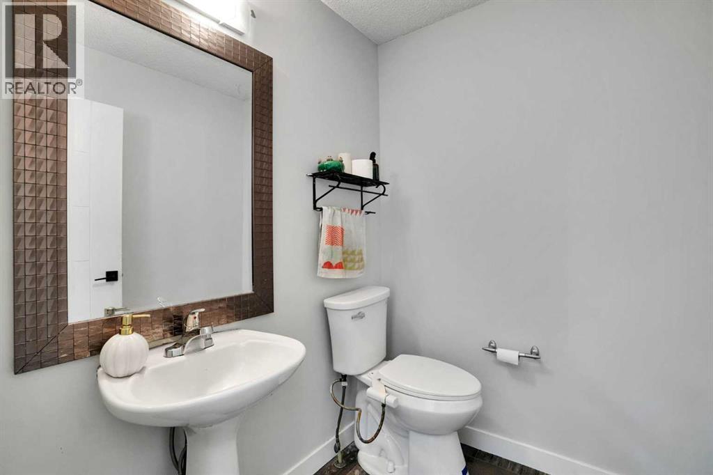 101 Douglas Ridge Circle SE, Calgary, Alberta  T2Z 3B7 - Photo 17 - A2334564