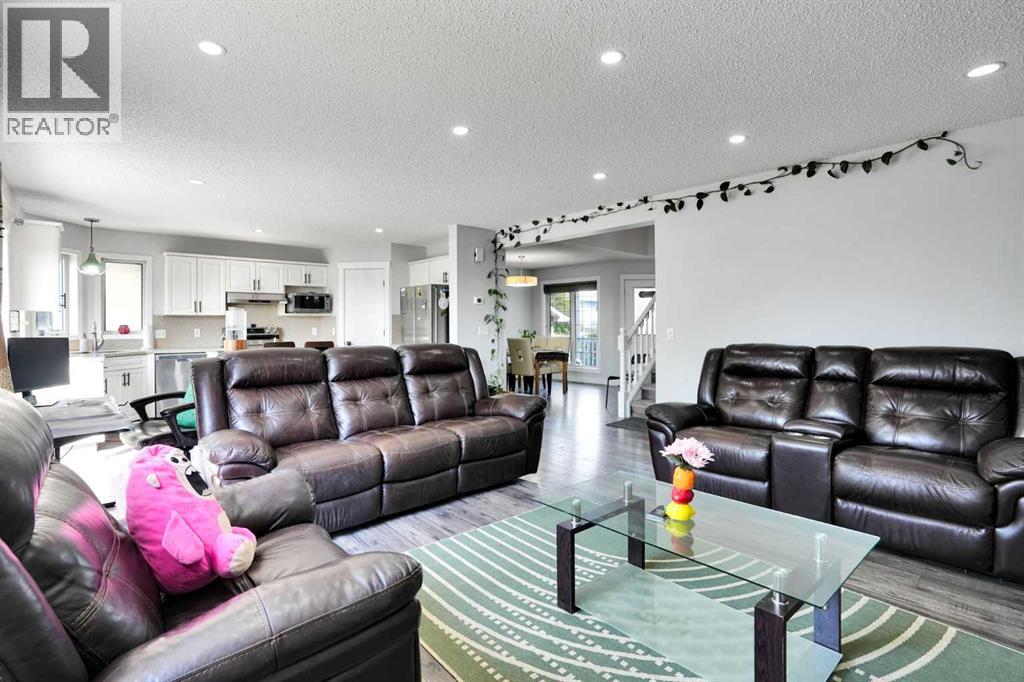 101 Douglas Ridge Circle SE, Calgary, Alberta  T2Z 3B7 - Photo 10 - A2334564