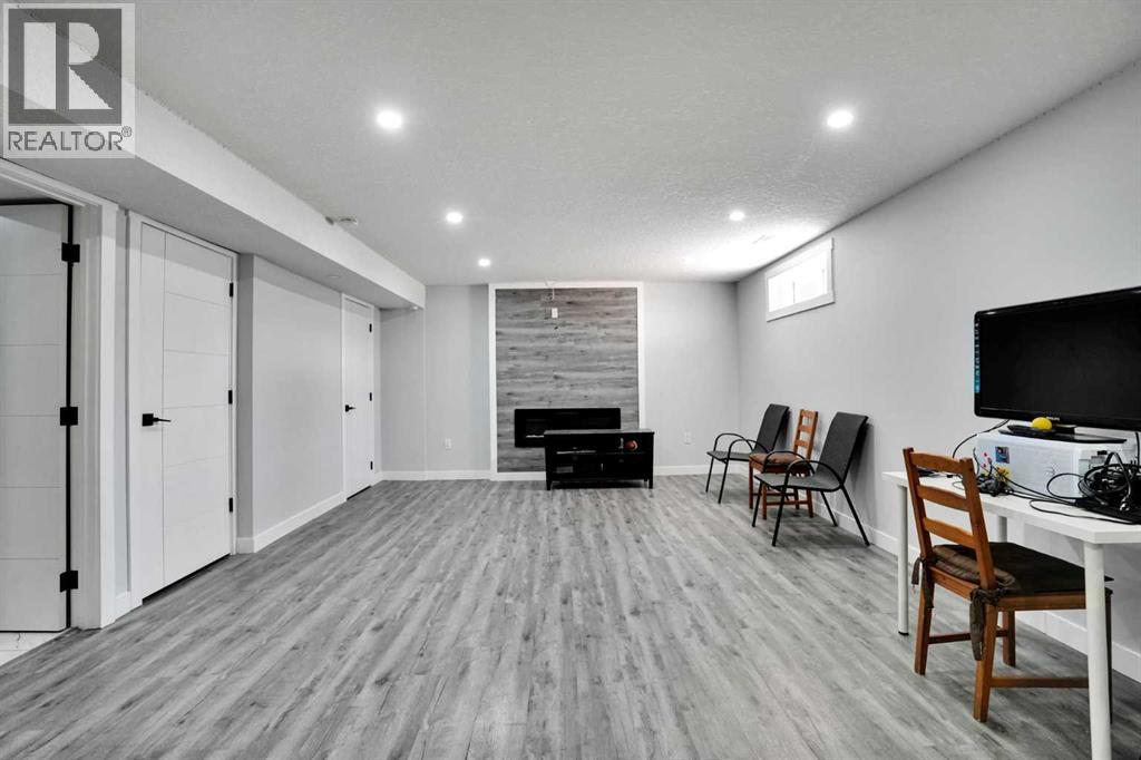 101 Douglas Ridge Circle SE, Calgary, Alberta  T2Z 3B7 - Photo 37 - A2334564