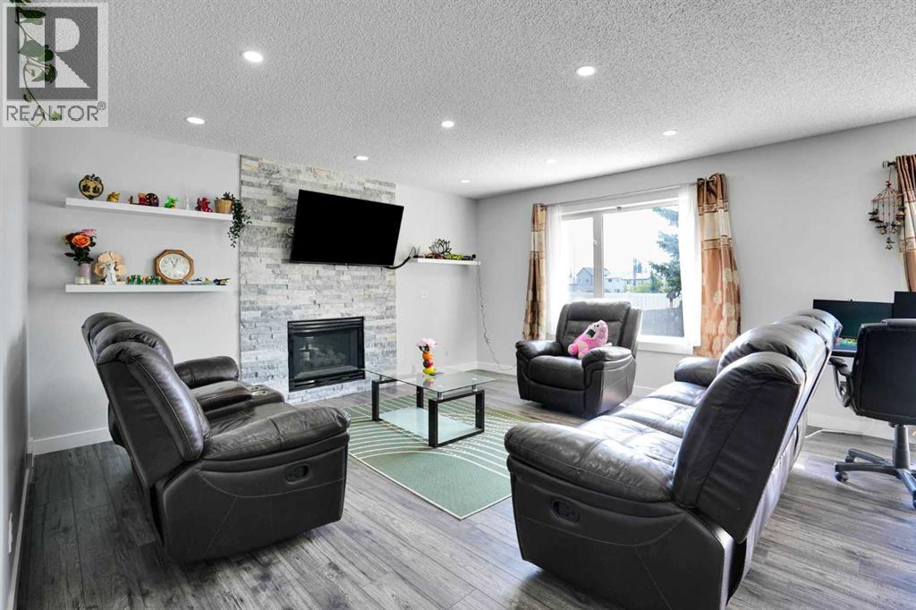 101 Douglas Ridge Circle SE, Calgary, Alberta  T2Z 3B7 - Photo 8 - A2334564