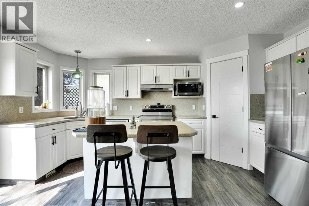 101 Douglas Ridge Circle SE, Calgary, Alberta  T2Z 3B7 - Photo 12 - A2334564