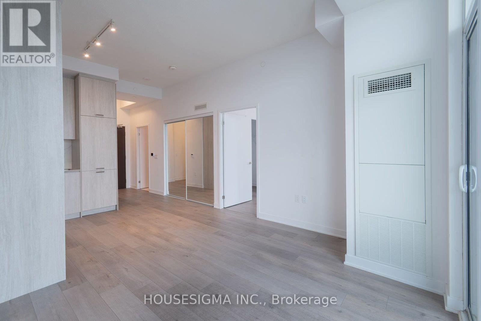 1011 - 60 Honeycrisp Crescent, Vaughan, Ontario  L4K 0N5 - Photo 10 - N13587774