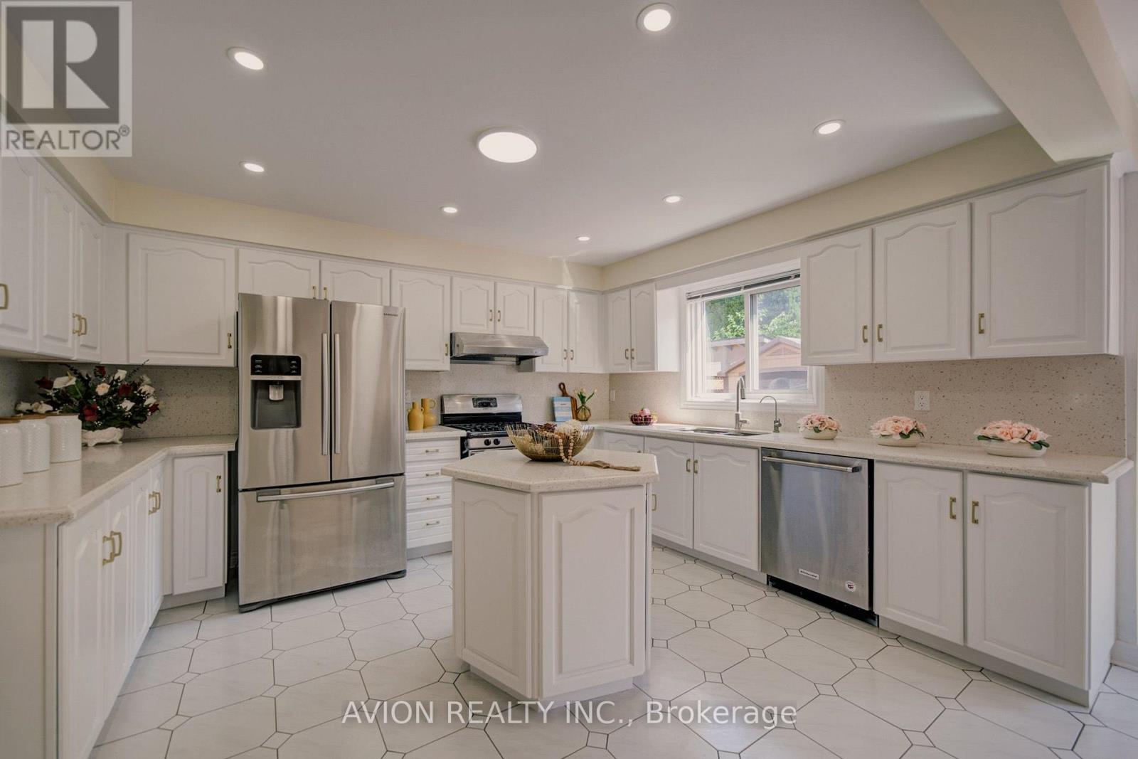 203 Valleymede Drive, Richmond Hill, Ontario  L4B 3S4 - Photo 13 - N13631178