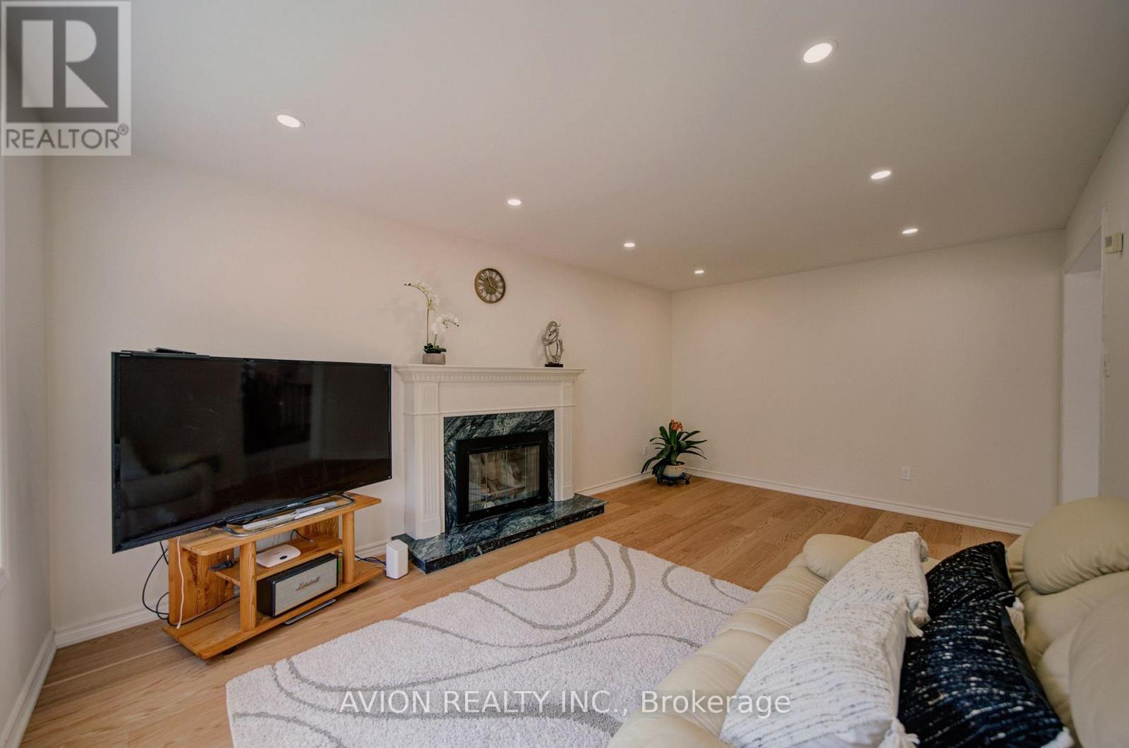 203 Valleymede Drive, Richmond Hill, Ontario  L4B 3S4 - Photo 17 - N13631178