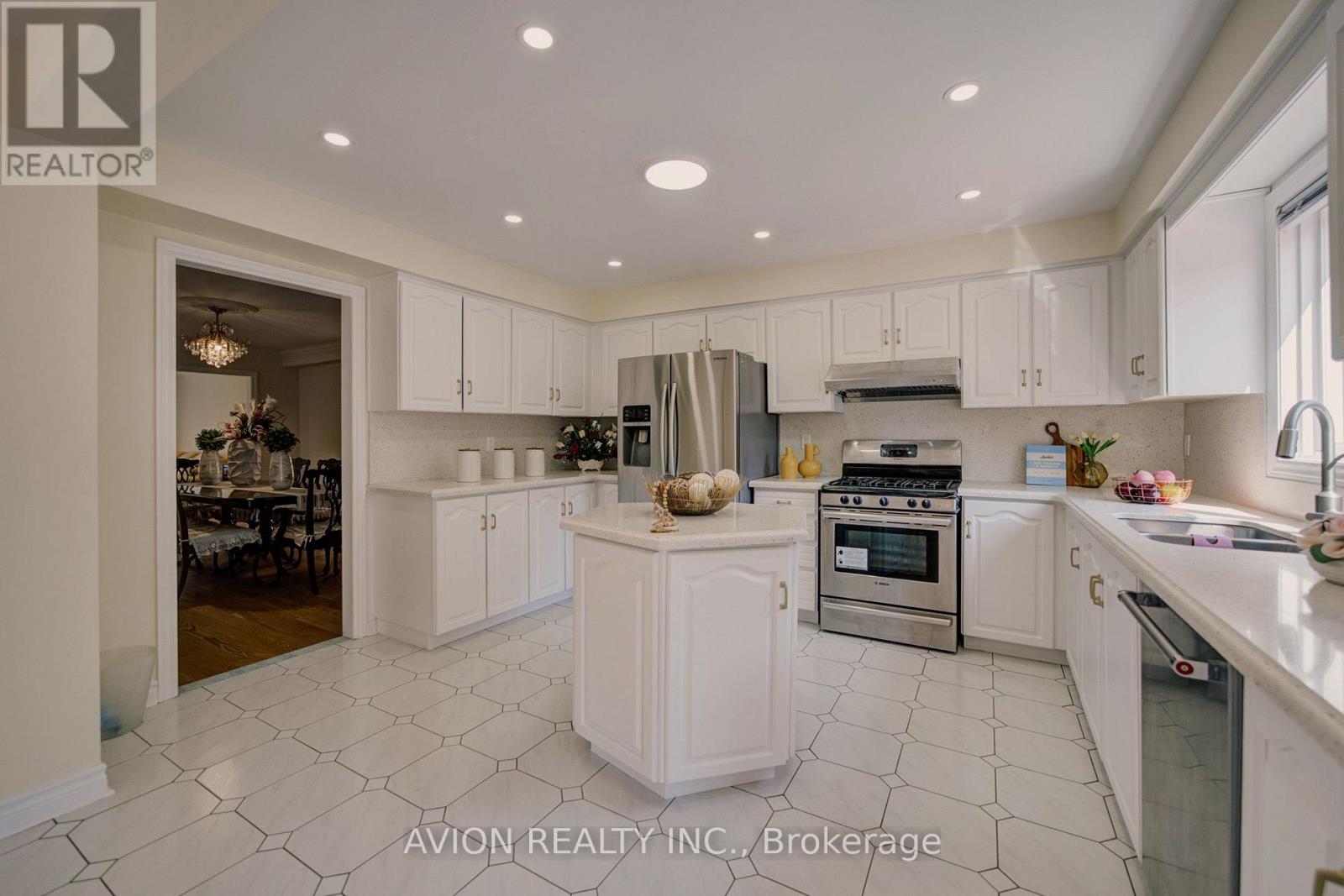203 Valleymede Drive, Richmond Hill, Ontario  L4B 3S4 - Photo 11 - N13631178