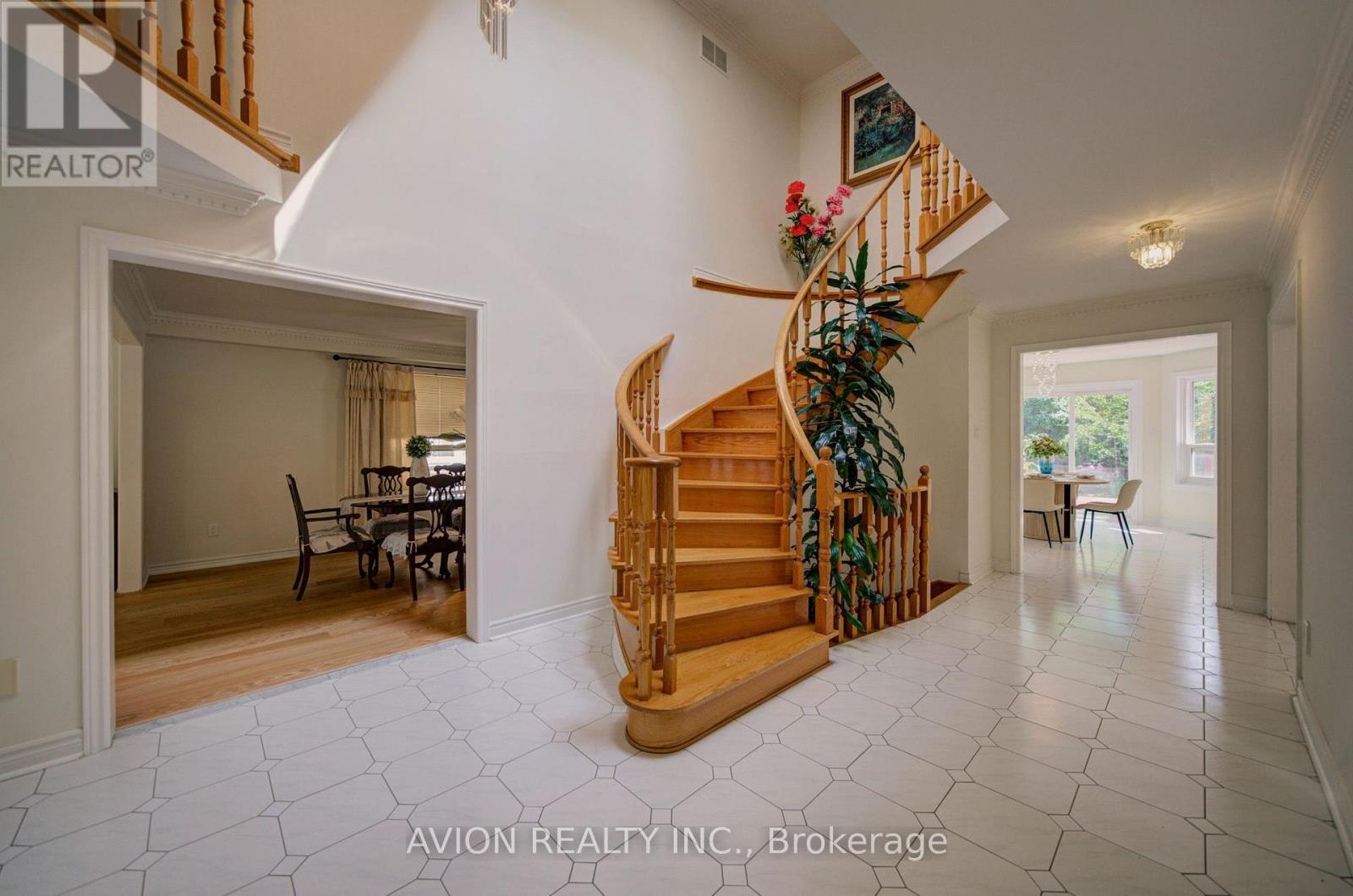 203 Valleymede Drive, Richmond Hill, Ontario  L4B 3S4 - Photo 4 - N13631178