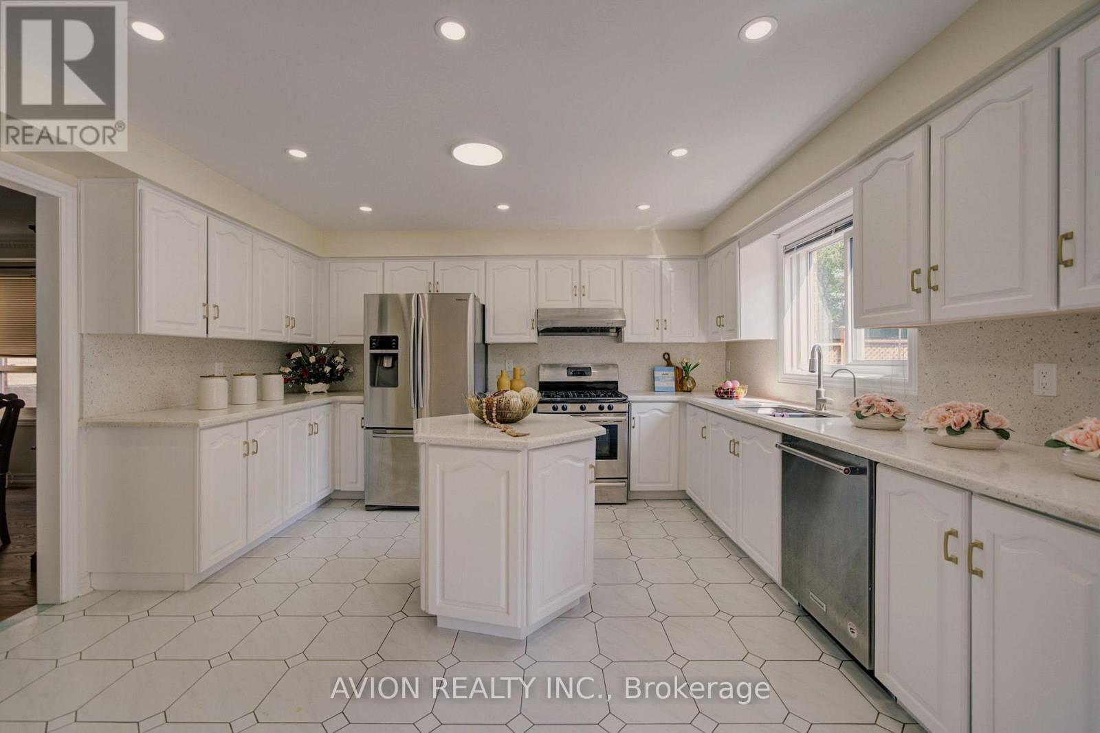 203 Valleymede Drive, Richmond Hill, Ontario  L4B 3S4 - Photo 14 - N13631178