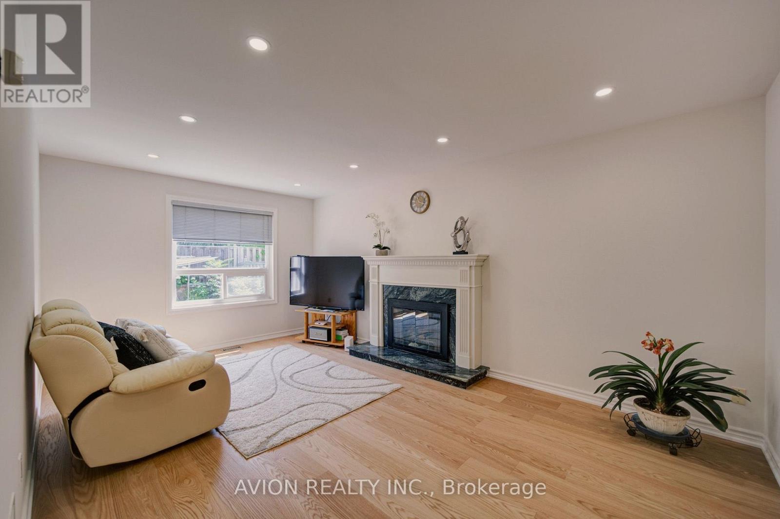 203 Valleymede Drive, Richmond Hill, Ontario  L4B 3S4 - Photo 16 - N13631178