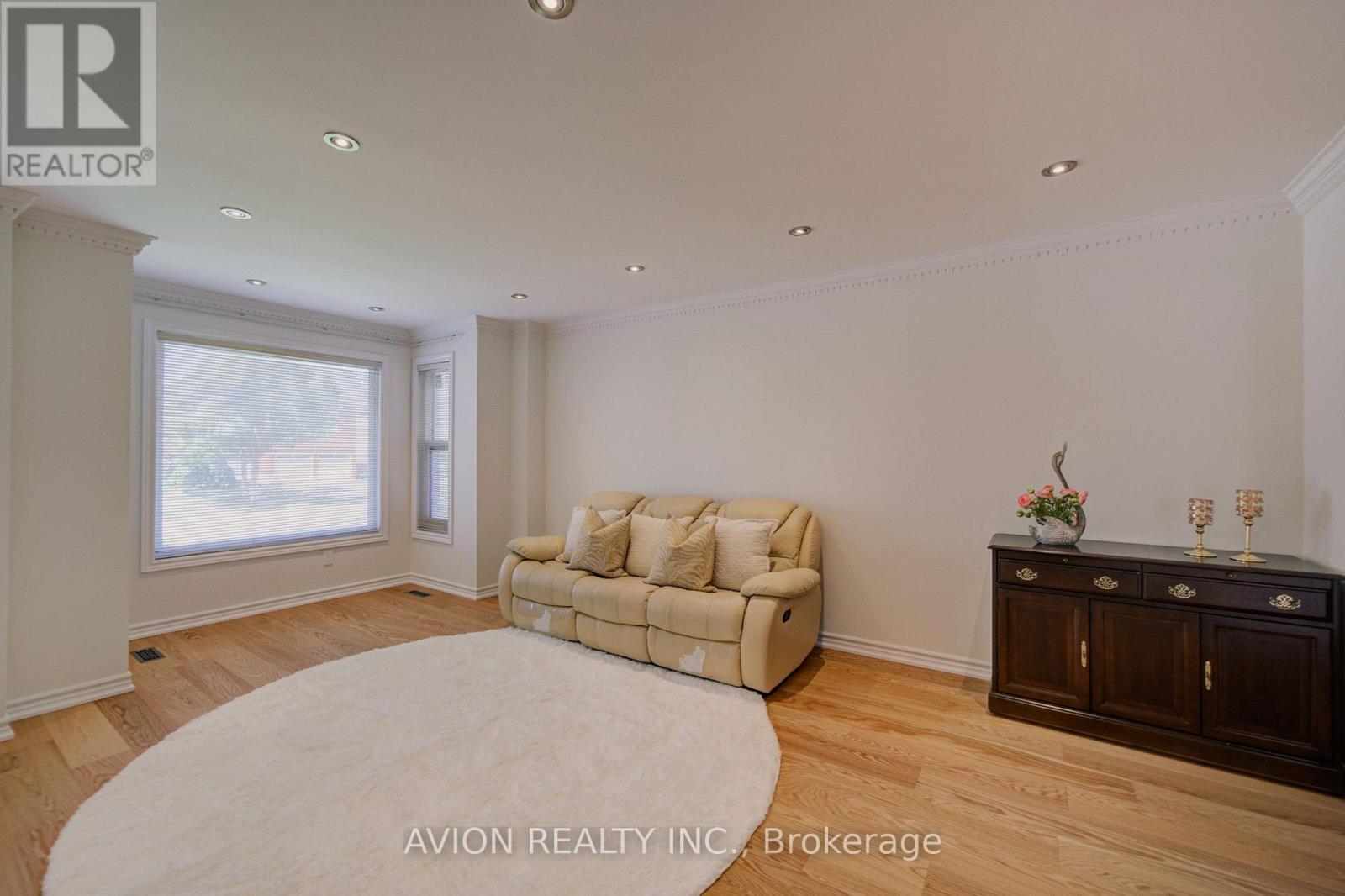 203 Valleymede Drive, Richmond Hill, Ontario  L4B 3S4 - Photo 7 - N13631178