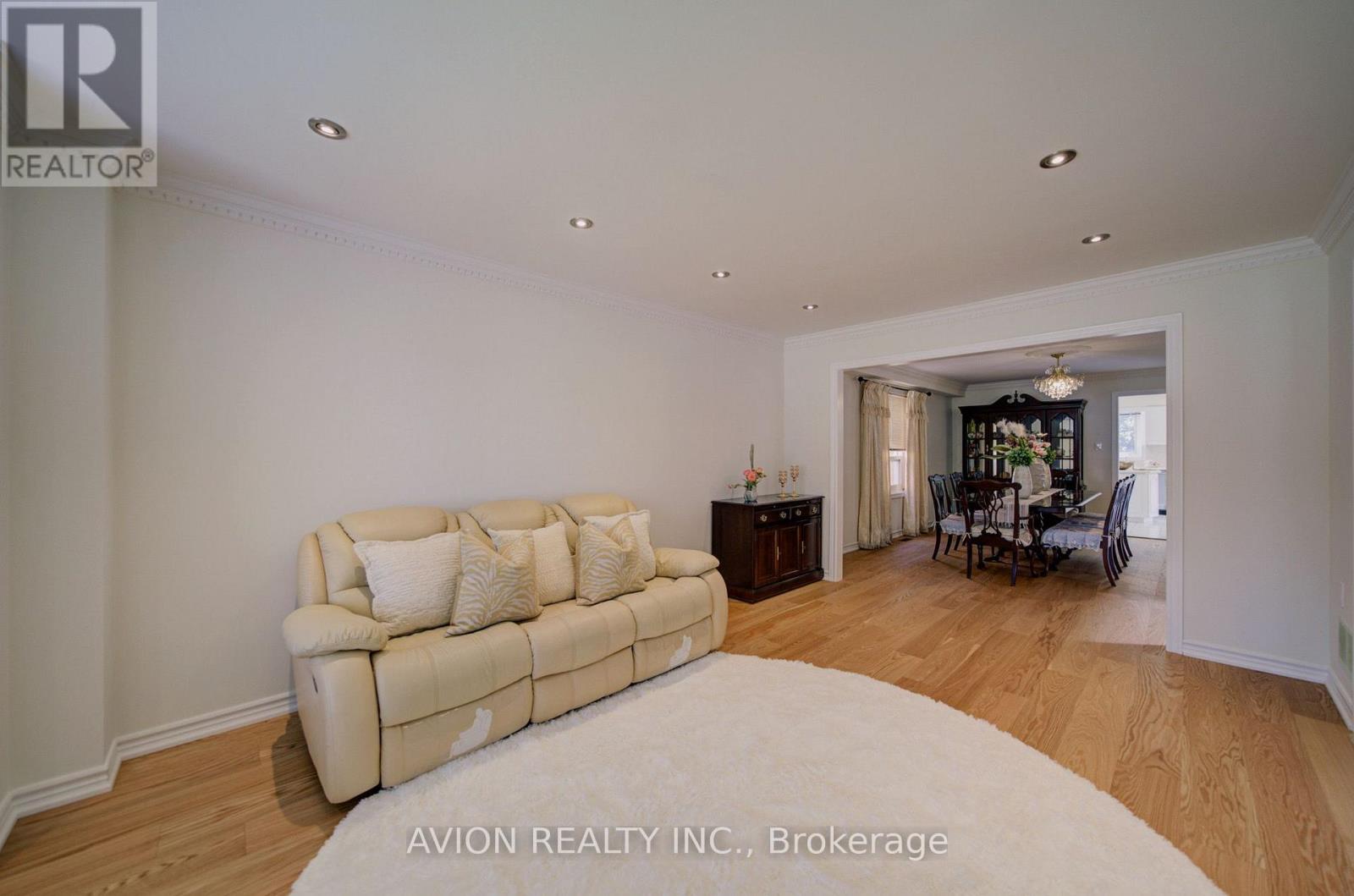 203 Valleymede Drive, Richmond Hill, Ontario  L4B 3S4 - Photo 8 - N13631178