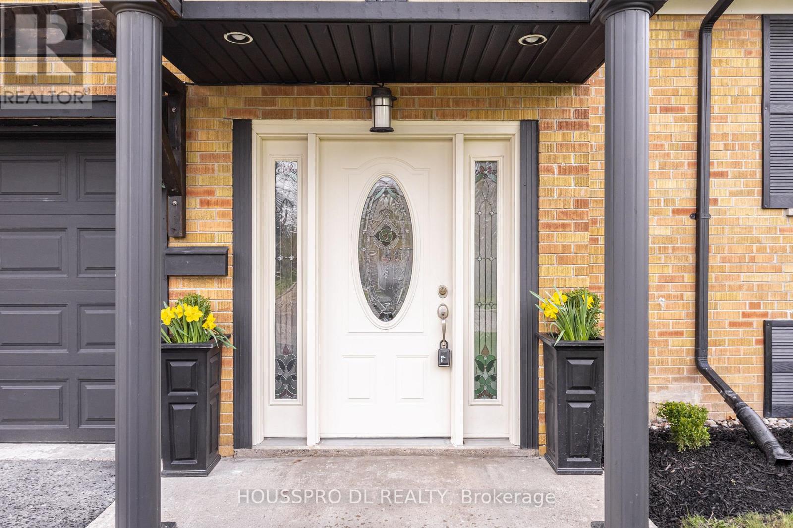 49 Bowerbank Drive, Toronto, Ontario  M2M 1Z9 - Photo 3 - C13653414