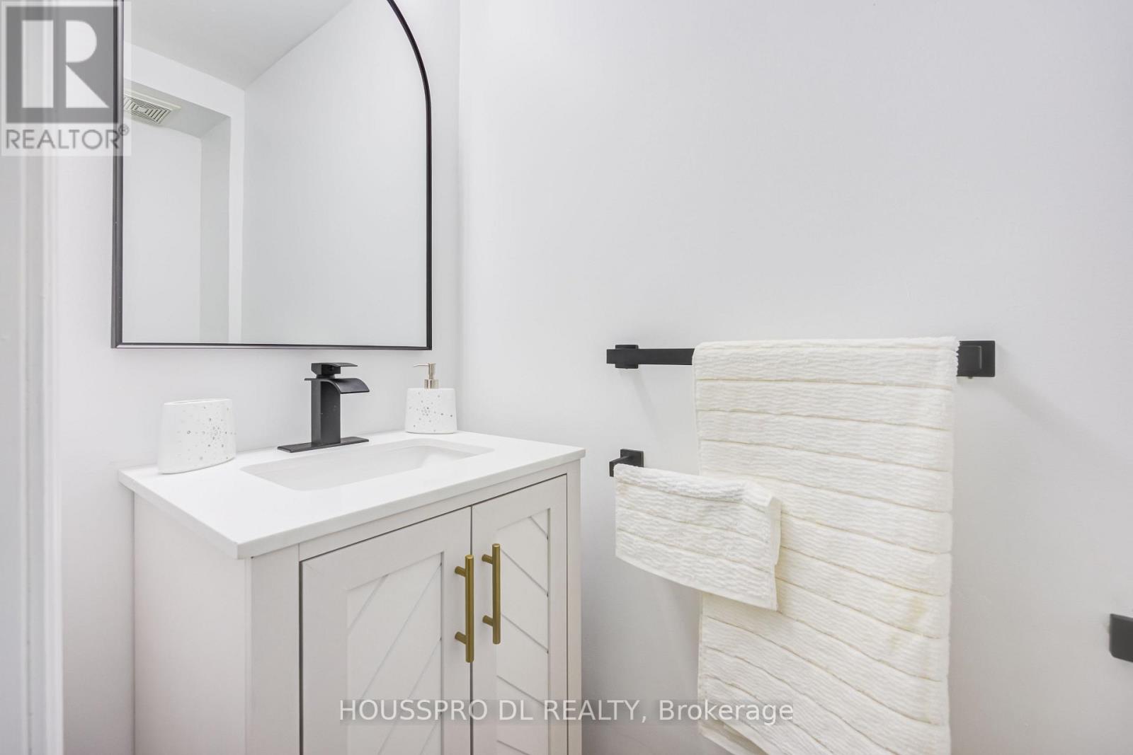 49 Bowerbank Drive, Toronto, Ontario  M2M 1Z9 - Photo 5 - C13653414