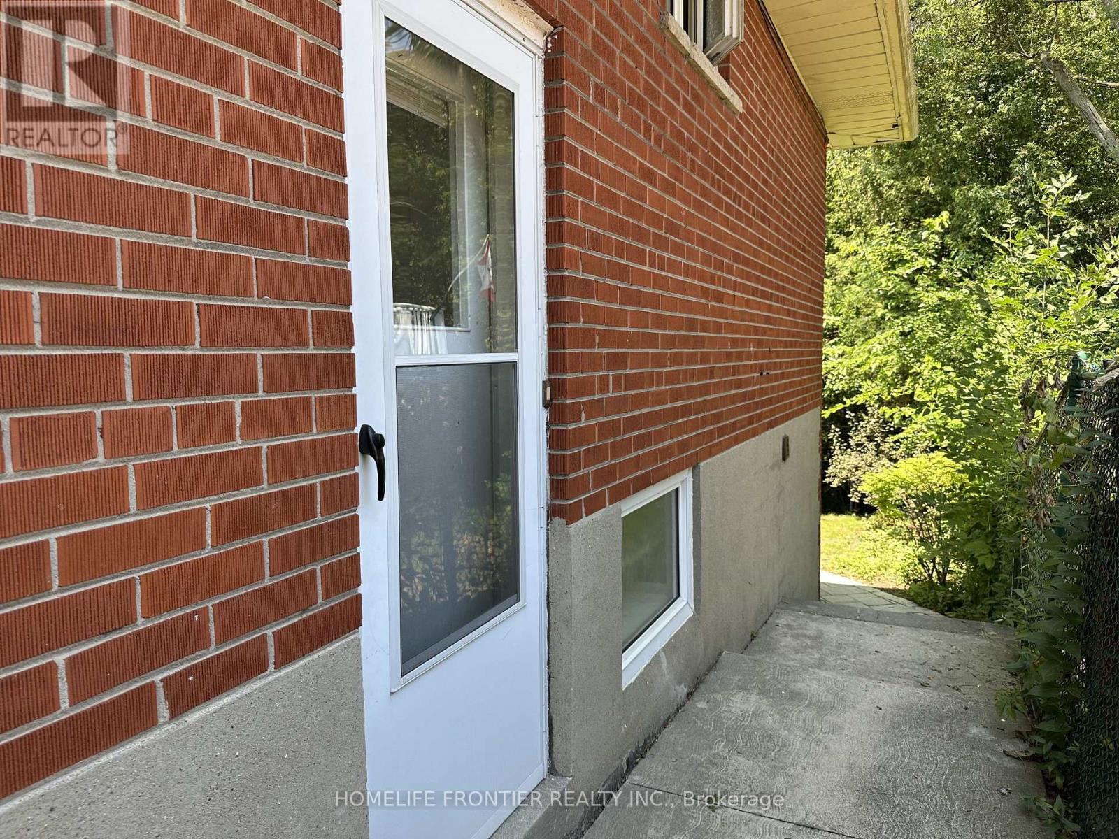 A - 11 Alpaca Drive, Toronto, Ontario M1J 2Z8 - Photo 2 - E13653404