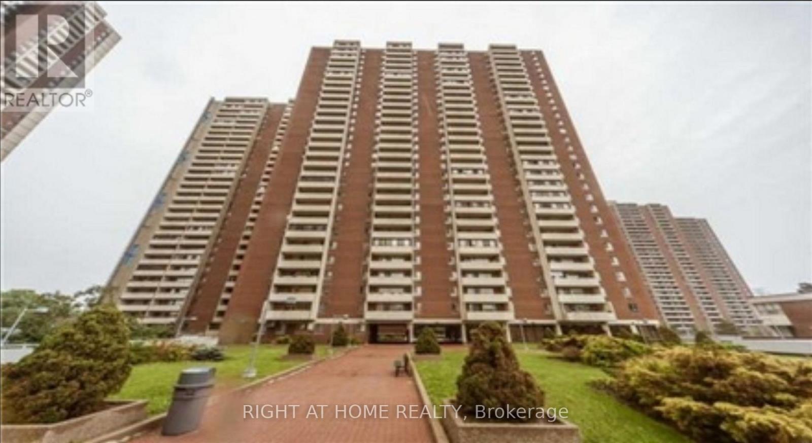 2819 - 1 MASSEY SQUARE, Toronto, Ontario