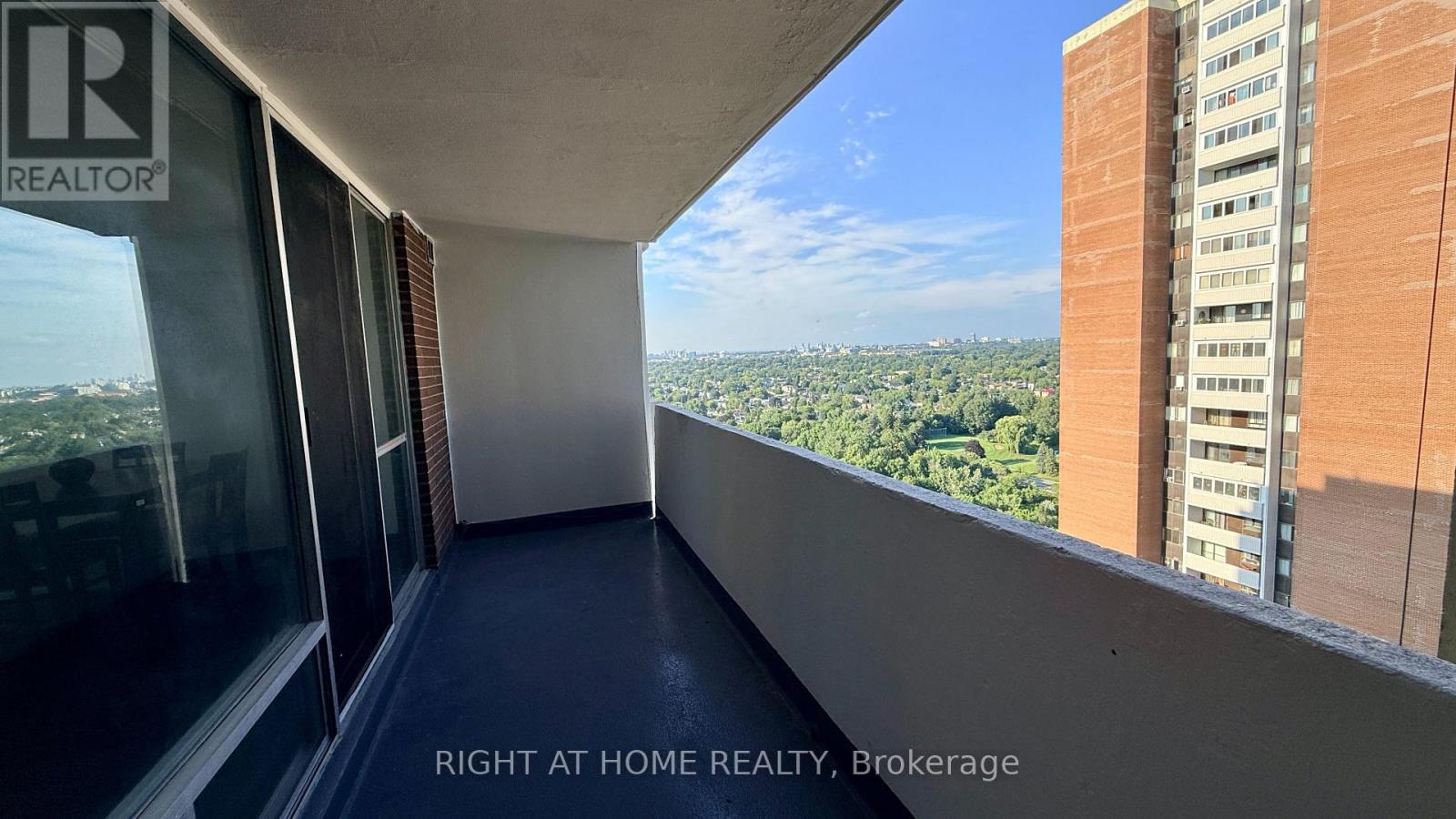 2819 - 1 Massey Square, Toronto, Ontario  M4C 5L4 - Photo 10 - E13653426