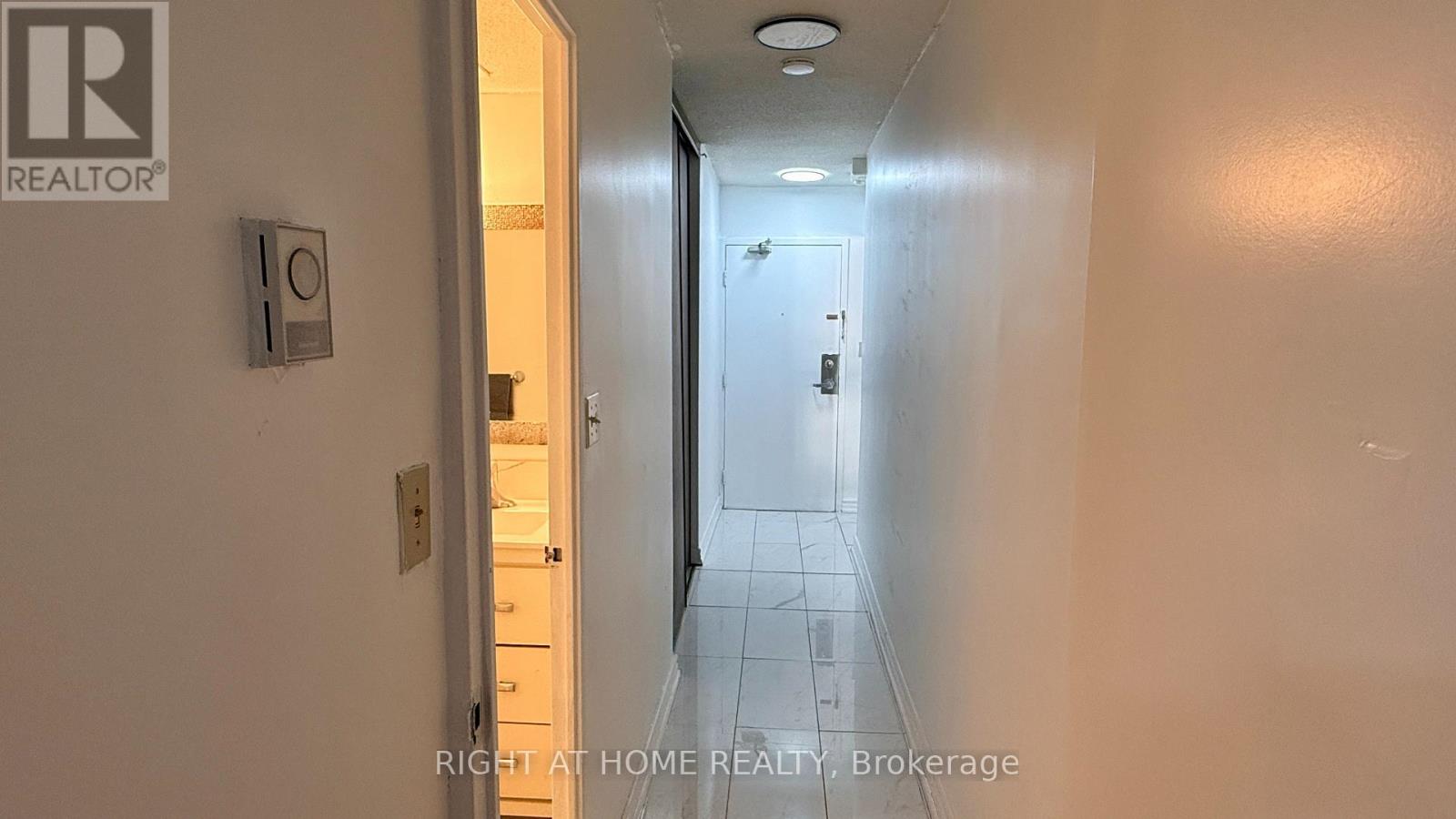 2819 - 1 Massey Square, Toronto, Ontario  M4C 5L4 - Photo 4 - E13653426