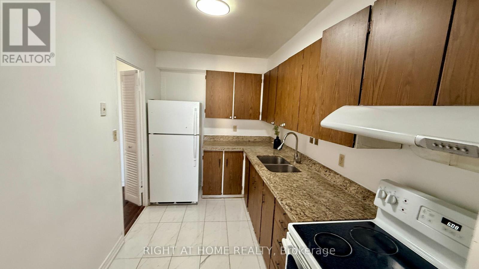 2819 - 1 Massey Square, Toronto, Ontario  M4C 5L4 - Photo 8 - E13653426