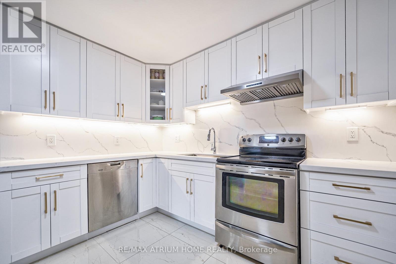 61 Trothen Circle, Markham, Ontario  L3P 4H3 - Photo 11 - N13653446