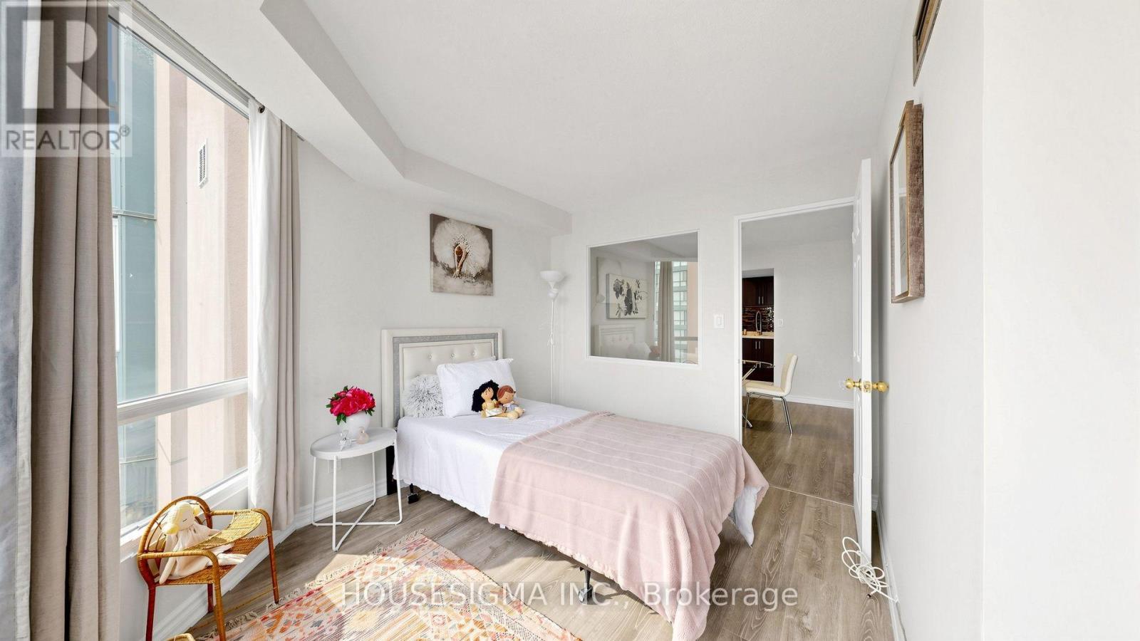 1815 - 155 Hillcrest Avenue, Mississauga, Ontario L5B 3Z2 - Photo 13 - W13653412