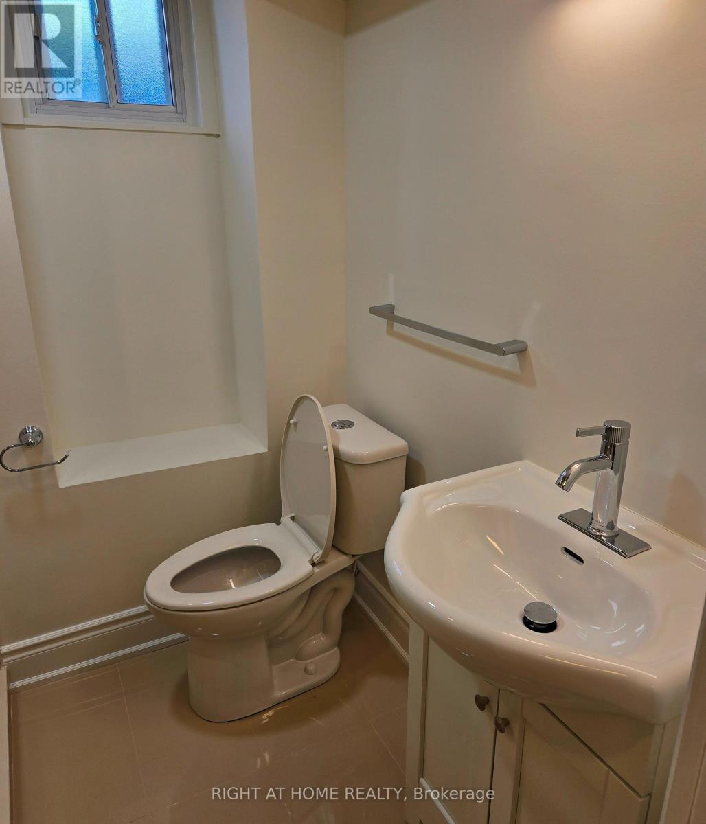 8 Northampton Drive, Toronto, Ontario  M9B 4S6 - Photo 34 - W13653436