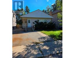8 NORTHAMPTON DRIVE, Toronto, Ontario