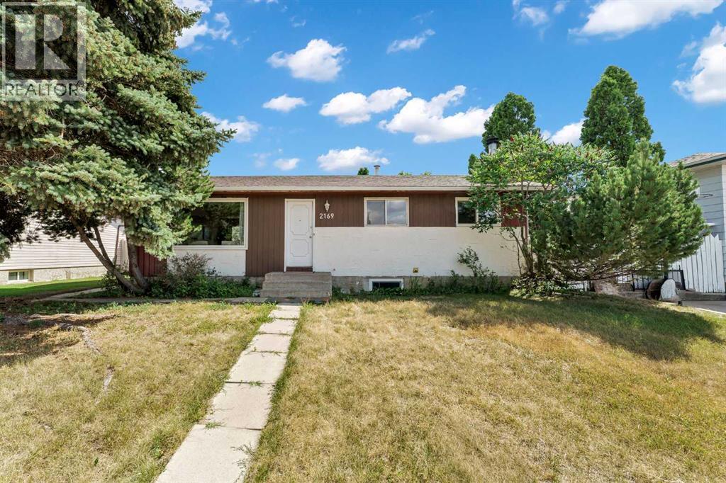 2169 Hawke Crescent NE, Medicine Hat, Alberta  T1C 1J4 - Photo 1 - A2332534